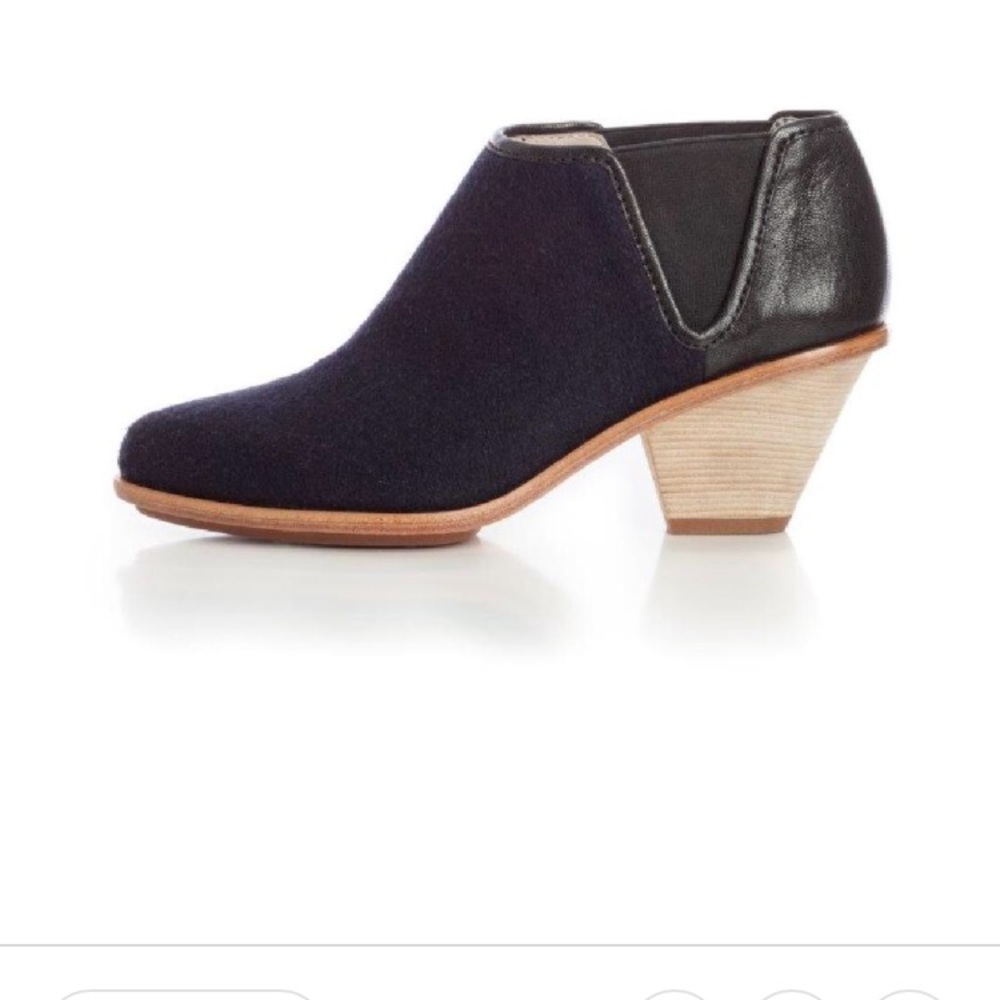 Matt bernson Marlow Navy/Black booties